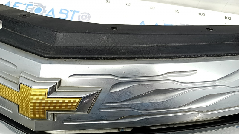 Radiator grill grill Chevrolet Volt 16 - chrome, with emblem, sand, cracks, break