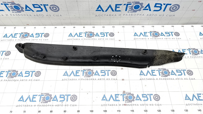 Wing seal door-wing right VW Touareg 11-17 broken fastening
