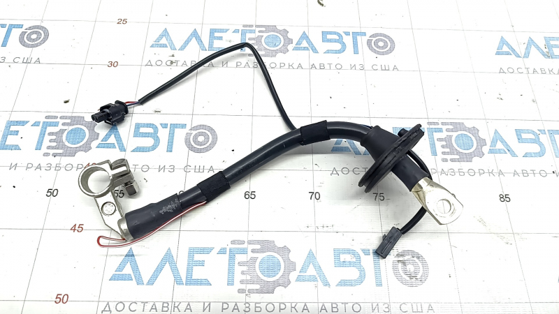 Positive terminal of battery VW Touareg 11-17