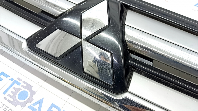 Radiator grill grill Mitsubishi Outlander 16-21 rest, sand