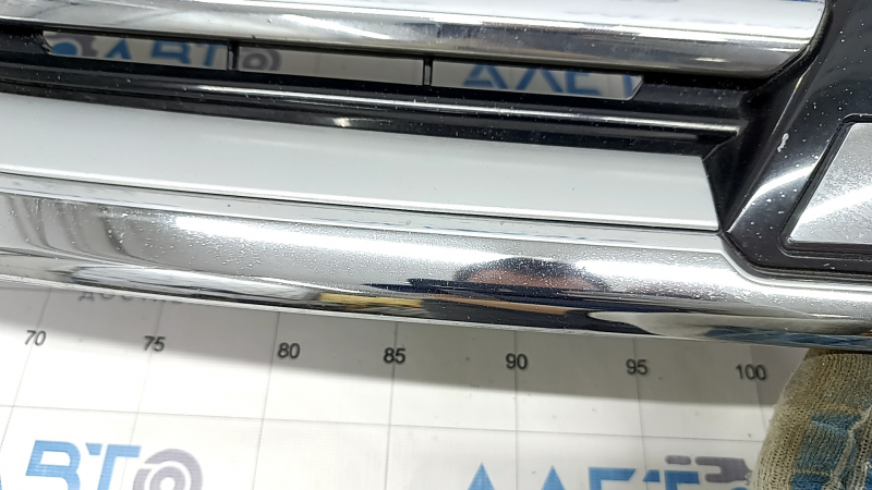 Radiator grill grill Mitsubishi Outlander 16-21 rest, sand