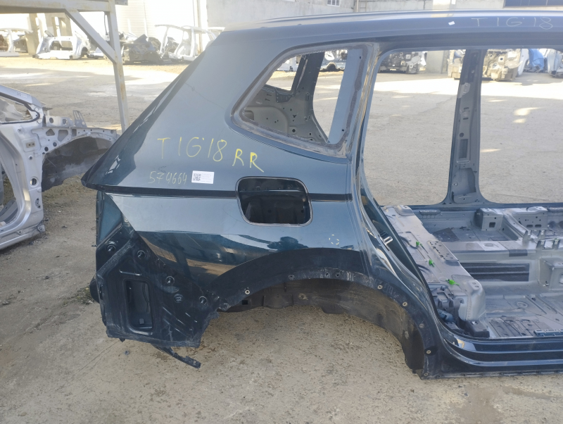 Quarter wing rear right VW Tiguan 18-long on the body, green, painted, pokes