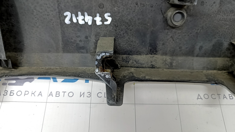 Trunk door molding with Mitsubishi Outlander emblem 16-21 rest, broken fasteners