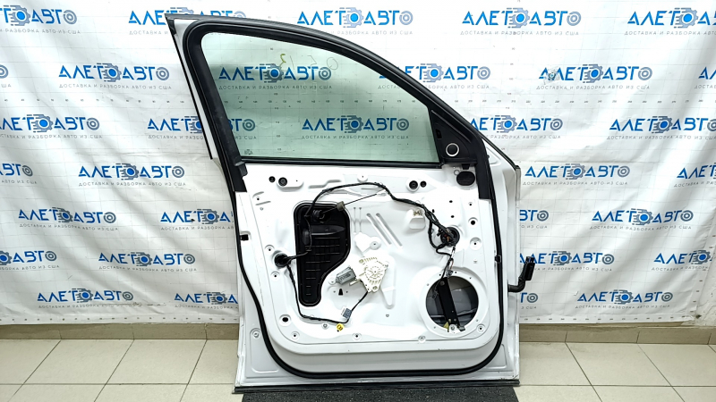 Door assembly front left Audi Q5 8R 09-17 keyless, white LS9R, scratches on trim, scratches on handle