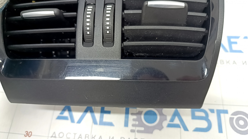BMW X5 F15 14-18 black central console air duct deflector, for climate control, scratches, broken fasteners