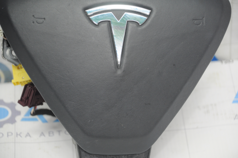 Airbag in the steering wheel driver Tesla Model S 12-20 leather type 1, black, rubbed