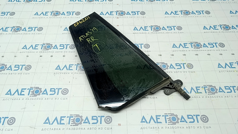 Door glass triangle rear right VW Atlas 18 - tinted, scratches, broken fastener
