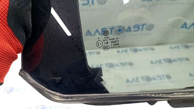 Door glass triangle rear right VW Atlas 18 - tinted, scratches, broken fastener