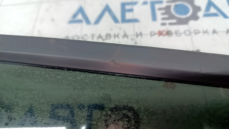 Door glass triangle rear right VW Atlas 18 - tinted, scratches, broken fastener