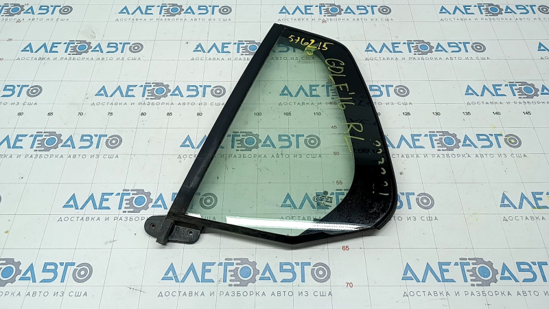 Door glass triangle rear left VW Golf 15- 5d scratches, broken fastener