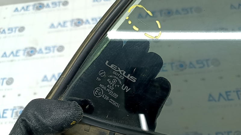 Door glass triangle rear left Lexus IS250 IS350 06-13 scratch