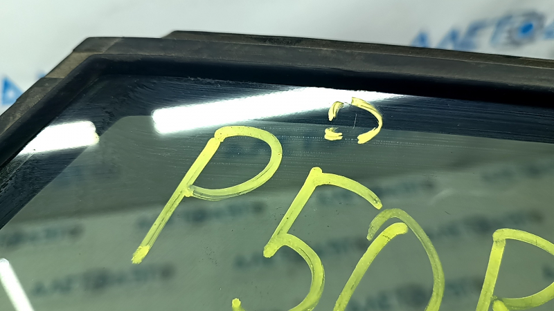 Door glass triangle with seal rear right Toyota Prius 50 16-22 scratches