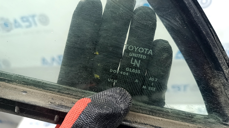 Toyota Camry v40 rear left triangle door glass with seal