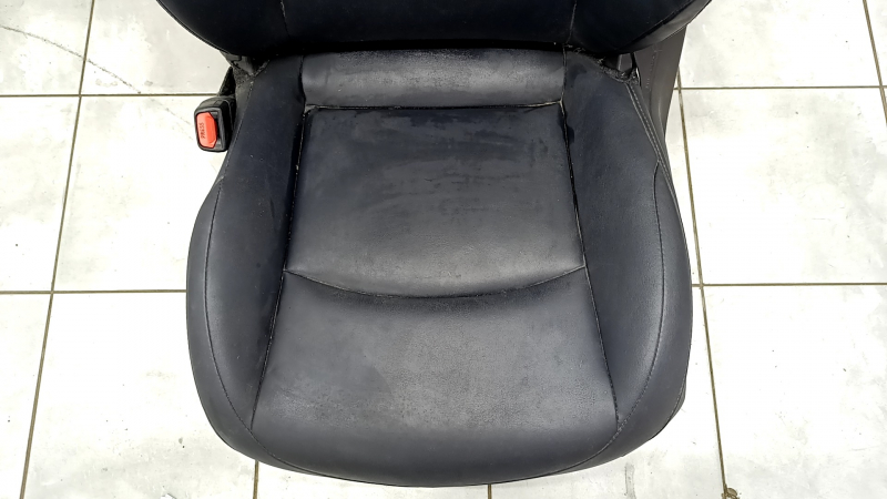 Driver's seat Toyota Prius 50 Prime 17-19 with airbag, electric, heated, black leather, scratches on the lining, whitened plastic, needs cleaning