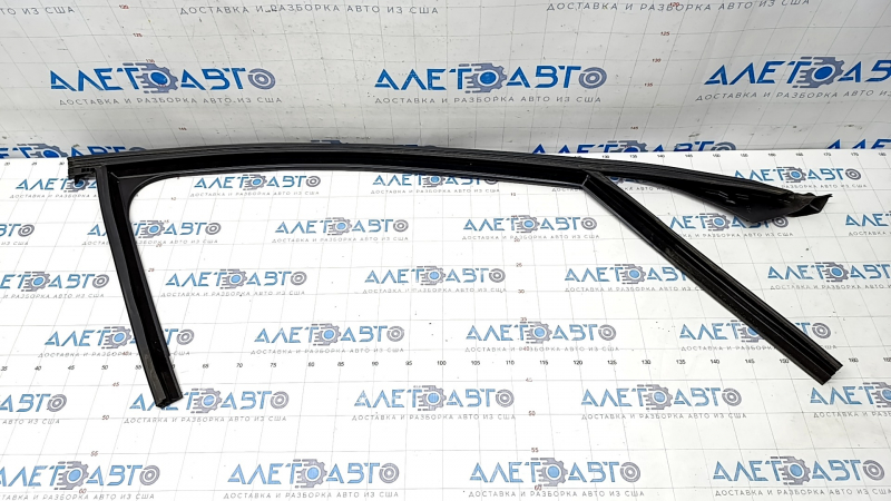 Front right door glass seal Mercedes W213 E 17-23