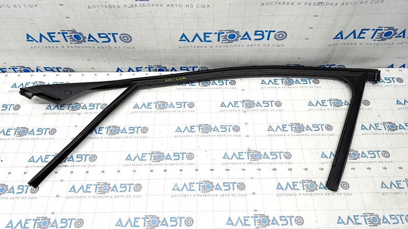 Front right door glass seal Mercedes W213 E 17-23