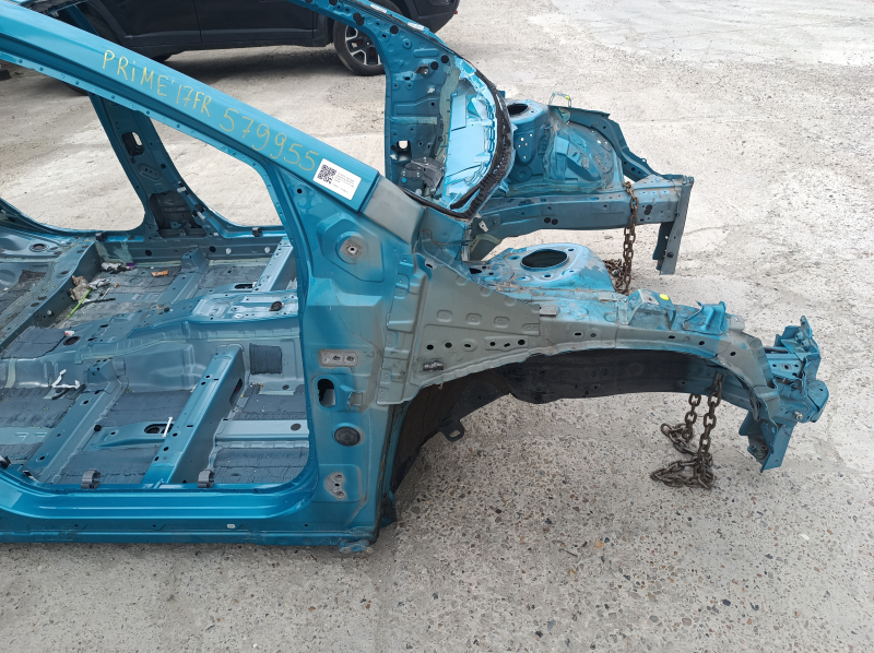 Front right quarter Toyota Prius 50 Prime 17-22 on the body, blue
