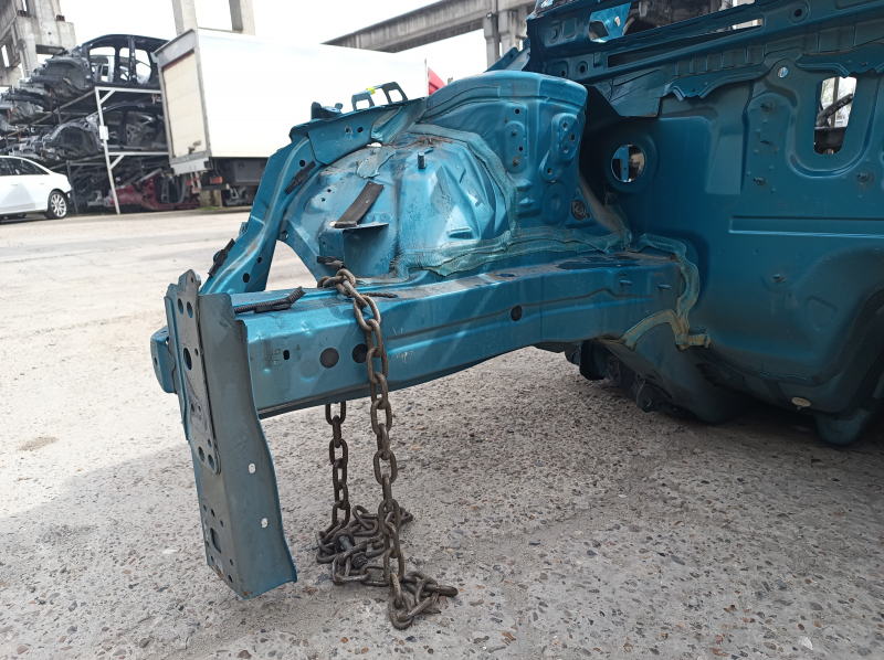 Front right quarter Toyota Prius 50 Prime 17-22 on the body, blue