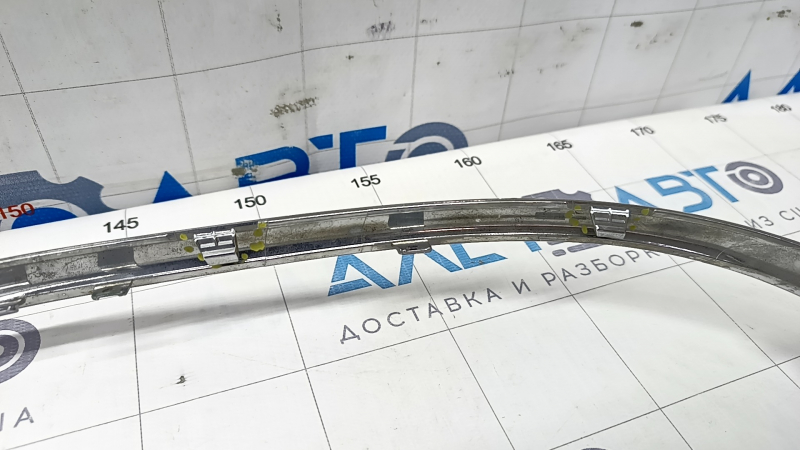Molding rear bumper central Mercedes W213 E 17-20 chrome, Luxury, broken fasteners, dented