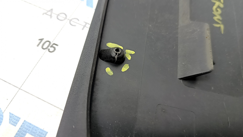 Front bumper number plate area Mercedes W213 E 300/350/400/450 17-20 cracks in fasteners