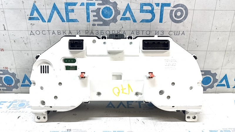 Instrument cluster Toyota Camry v70 18-20 LE\SE scratches, broken latch