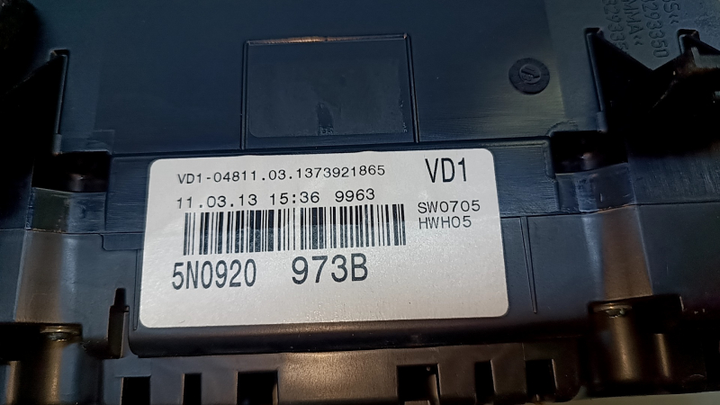 Instrument cluster VW Tiguan 09-17 128k scratches