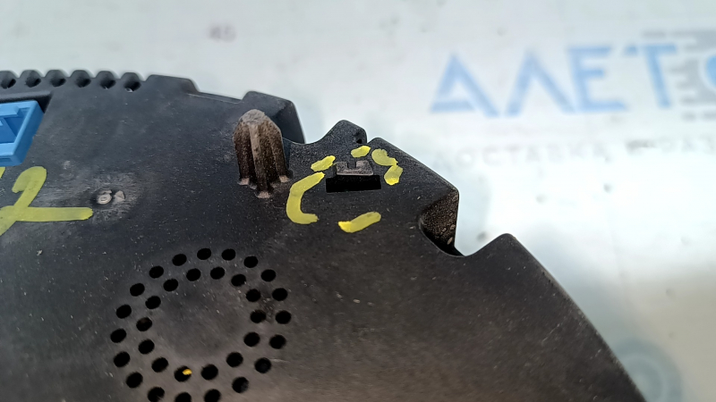 Instrument cluster Turbo Boost VW Beetle 12-15 2.0T broken latch, broken mount, scratches