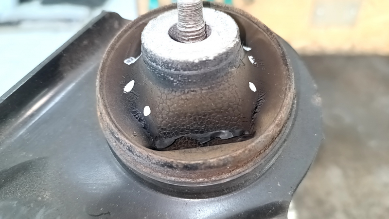 Rear right longitudinal arm Toyota Camry v70 18-24 2.5, 3.5 FWD L/LE/XLE cracked silent block
