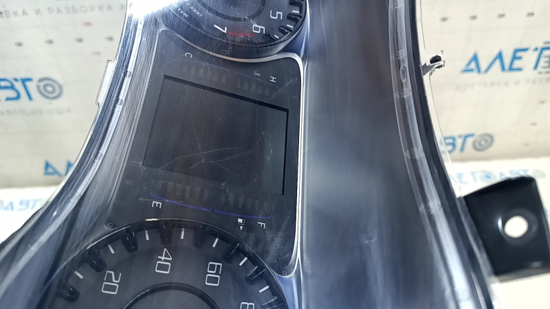 Instrument cluster Chrysler 200 15-15 small display 132k dark edging, scratches