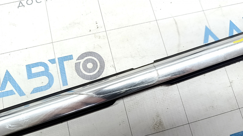 Molding door-glass central front left VW Passat b8 16-19 USA chrome, scratches