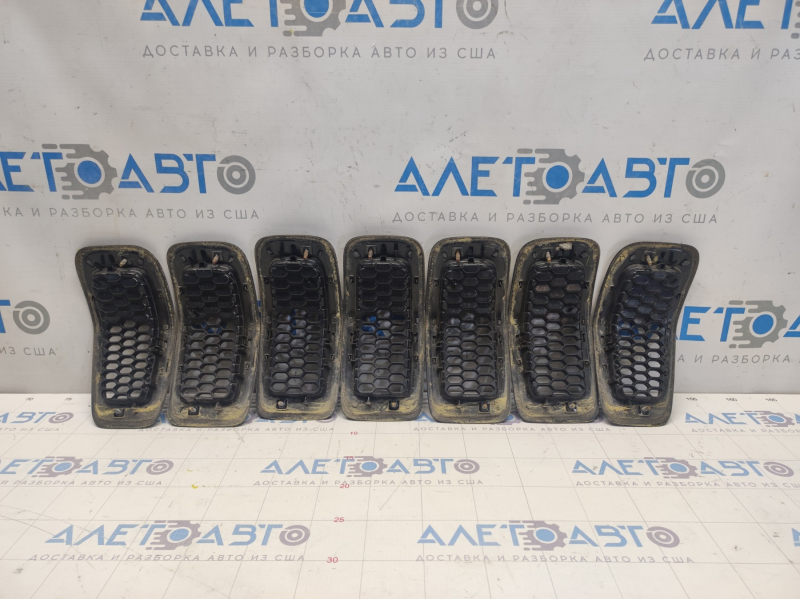 Radiator grill grill Jeep Cherokee KL 14-18 prerest, graphite, set of 7 pcs. Trailhawk, scratches on 6 and 7 grilles