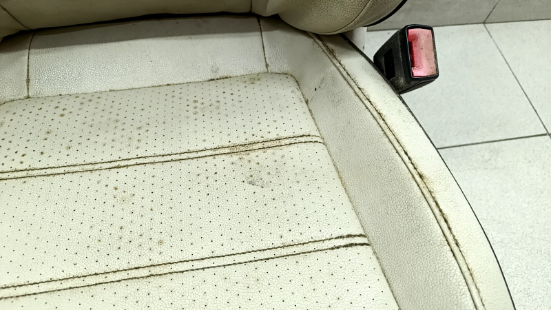 Passenger seat VW Passat b8 16-19 USA without airbag, manual, heated, beige leather, beige stitching, dry-cleanable, broken headrest adjustment button