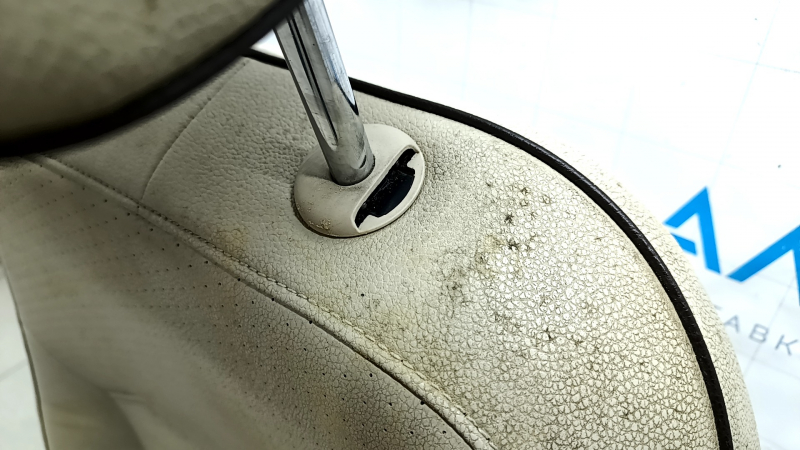 Passenger seat VW Passat b8 16-19 USA without airbag, manual, heated, beige leather, beige stitching, dry-cleanable, broken headrest adjustment button