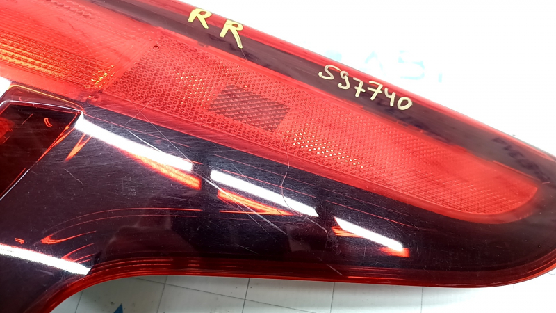 Light outer wing right Nissan Rogue Sport 17-19 scratches