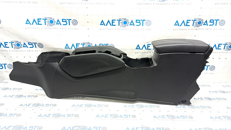 Console center armrest and cup holders Nissan Rogue Sport 17- leather black, scratches