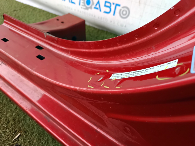 The central left body pillar of Hyundai Elantra AD 17-20 is sawn off, butts