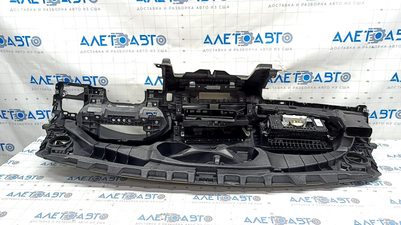Torpedo front panel with AIRBAG Audi A4 B9 17 - black, without projection, Bang and Olufsen, broken left speaker grille mount