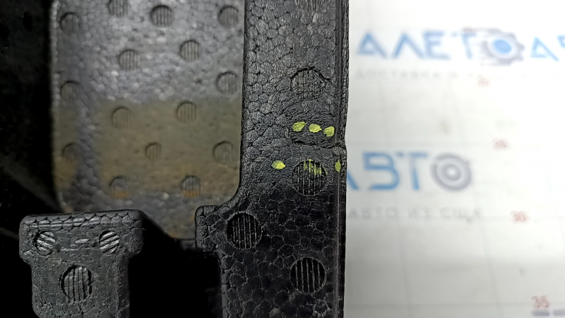 Foam under the tool Jeep Grand Cherokee WK2 11-21 is crushed