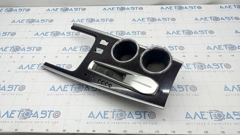 Center console trim with cup holders Nissan Pathfinder 13-20 fwd, wood grain, for heated seats, scratches, crack in fastening