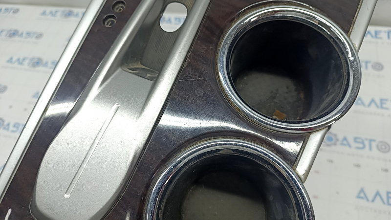 Center console trim with cup holders Nissan Pathfinder 13-20 fwd, wood grain, for heated seats, scratches, crack in fastening