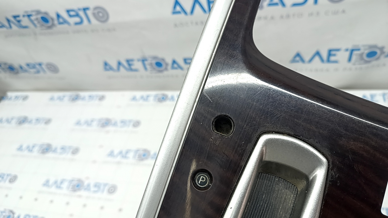 Center console trim with cup holders Nissan Pathfinder 13-20 fwd, wood grain, for heated seats, scratches, crack in fastening