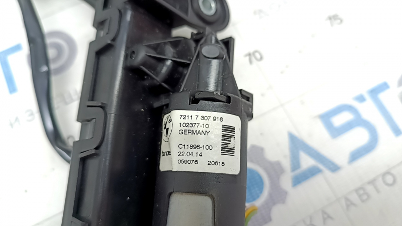 Seat belt closer front right BMW 4 F32 14-20 Coupe, broken