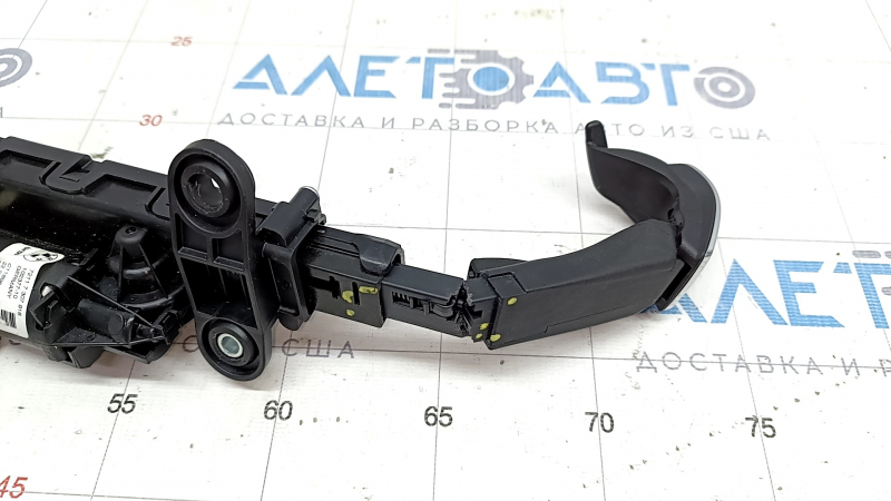 Seat belt closer front right BMW 4 F32 14-20 Coupe, broken