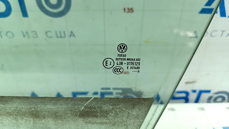 Glass of the front left door VW Atlas 18 - scratches