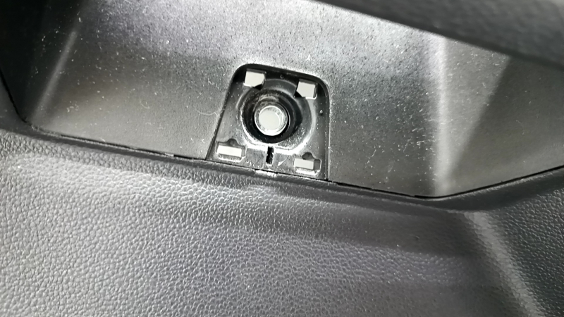 Door trim card rear right VW Atlas 18 - black, with curtain and tweeter, scratches, missing plug
