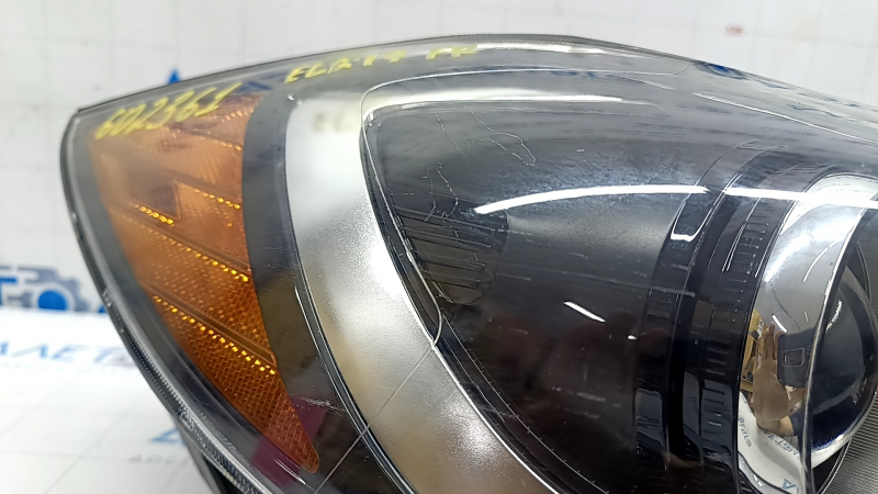 Headlight front right bare Hyundai Elantra AD 17-18 prerest, halogen, damage in the housing, with fastening, sand, scratches
