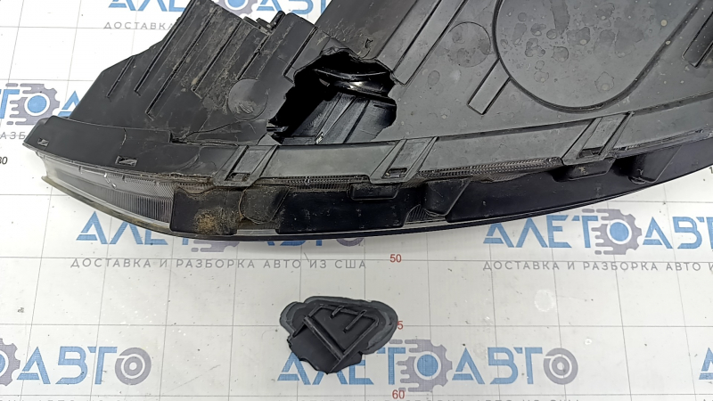 Headlight front right bare Hyundai Elantra AD 17-18 prerest, halogen, damage in the housing, with fastening, sand, scratches