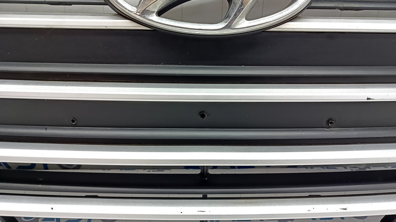 Radiator grill grill Hyundai Elantra AD 17-18 prerest, matte chrome, with emblem, scratches, sand, non-factory holes