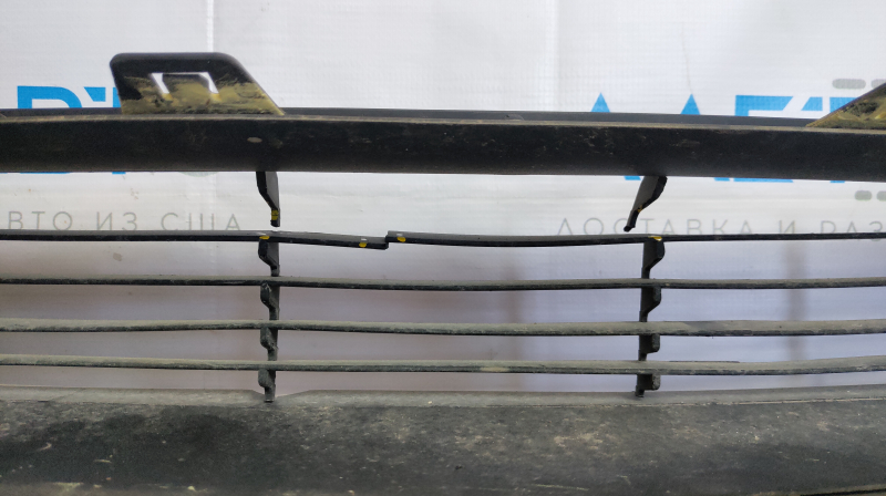 Tesla Model X 16-21 front bumper lower grille grille tears, seal sawed off,