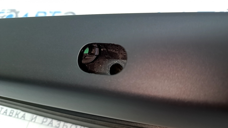 Longitudinal roof rail left Jeep Renegade 15 - black, without plugs, broken plug fasteners, scratches